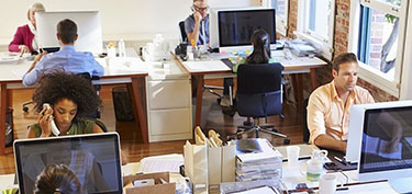 photo of busy office - links to business credit card page